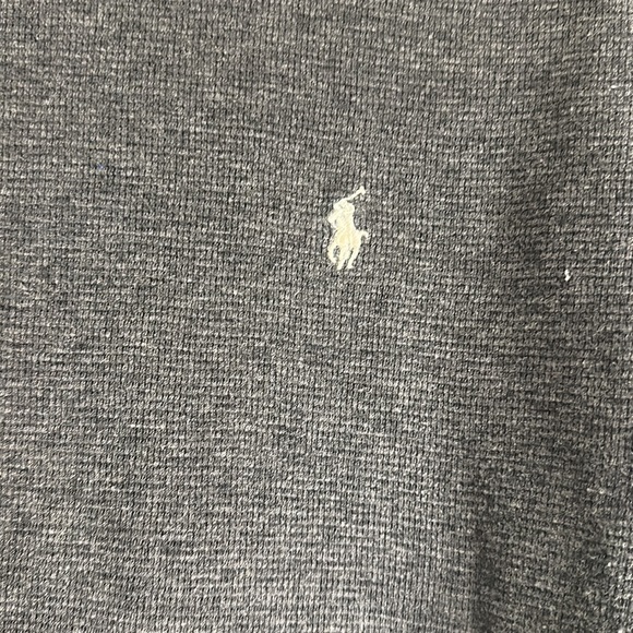 Preowned men’s grey thermal sleepwear top - Picture 2 of 4